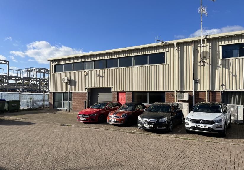 Unit 3B Gatwick Metro Centre, Road, Horley RH6 9GA Graves